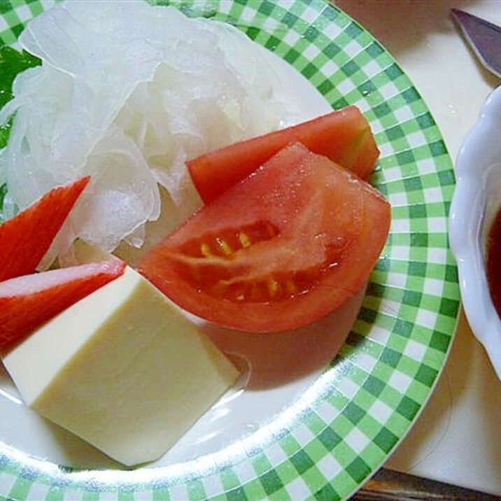 火を使わず、野菜たっぷり冷奴サラダ